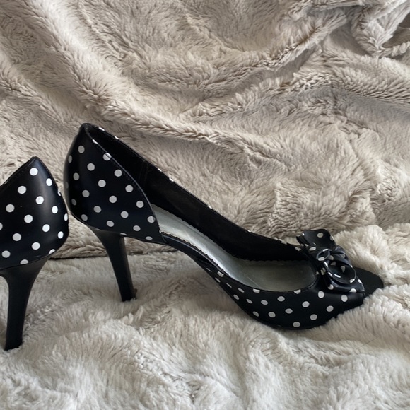 Spiked heel polka dot pumps. - Picture 2 of 3